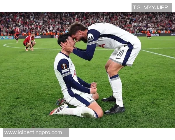 波尔图大胜热刺5-0战术解析与赛场瞬间回顾引发热议